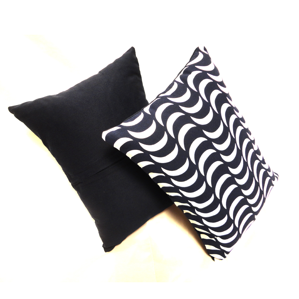1 (1) Cushion Cover With Pillow