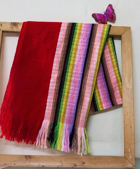 24203289_1737674369587870_6749392602874773504_n Loom shawl