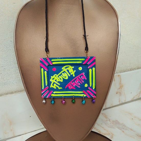 38271196_1613840455405557_70108894361288704_n Rickshaw painted slogan Pendant