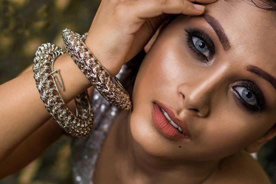 70354477_2166910416942060_361387606371467264_n Bangles