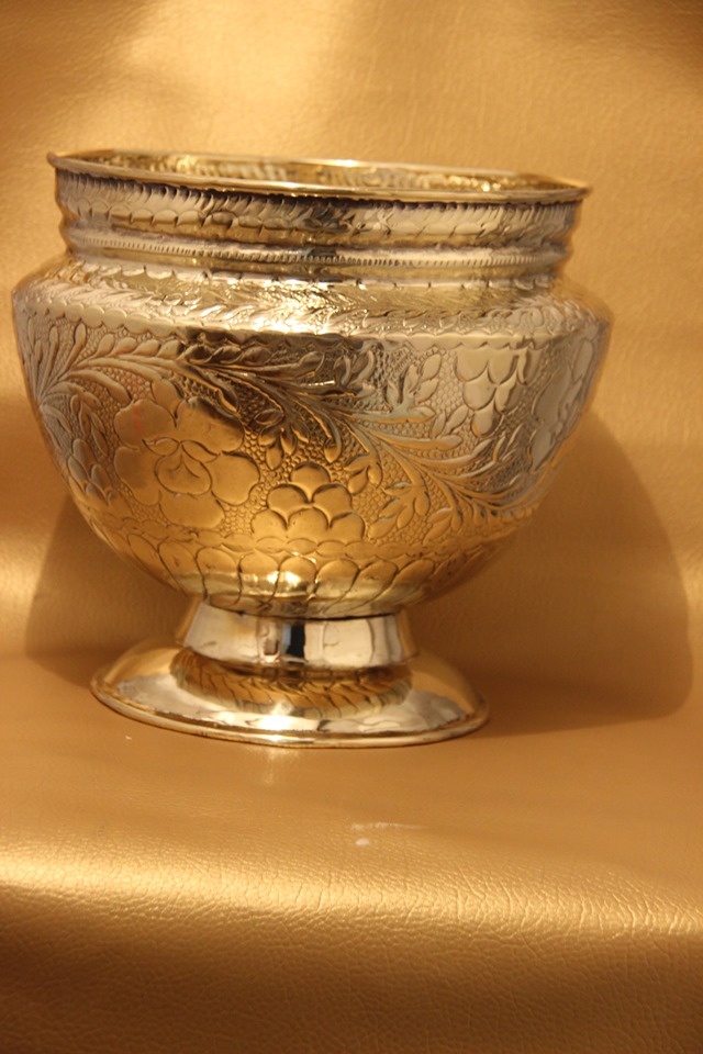 72630995_2809886482378810_8190619950503690240_n Brass Nakshi Single Tub