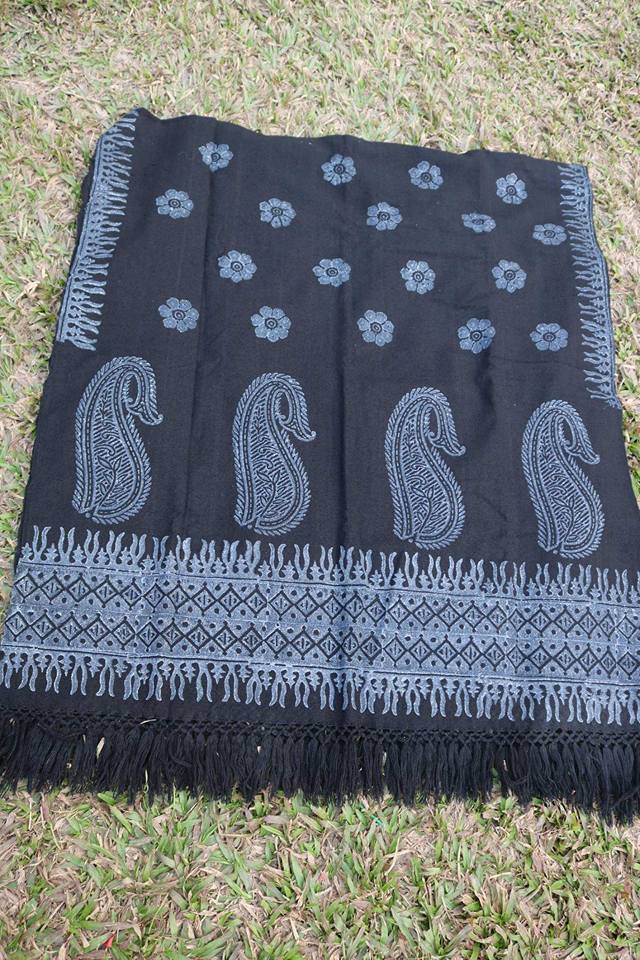 47684618_303460666939737_3409062525206003712_n Shawl