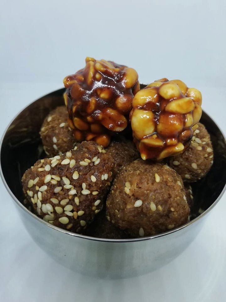 79103946_2812551485475847_5967079569927176192_n নারকেলের নাড়ু মিক্সড