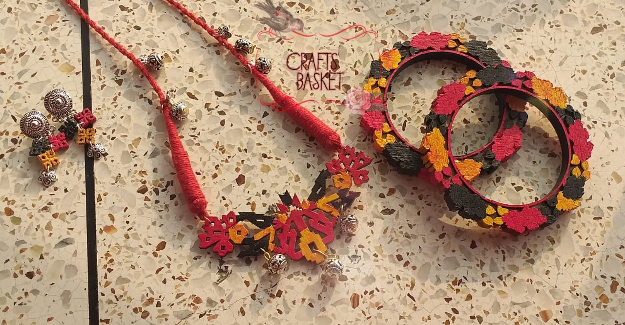 1 Nacklace, Earring and bangles set