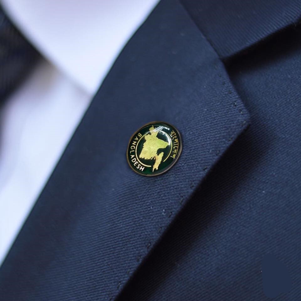 Coat pin Beshi Deshi