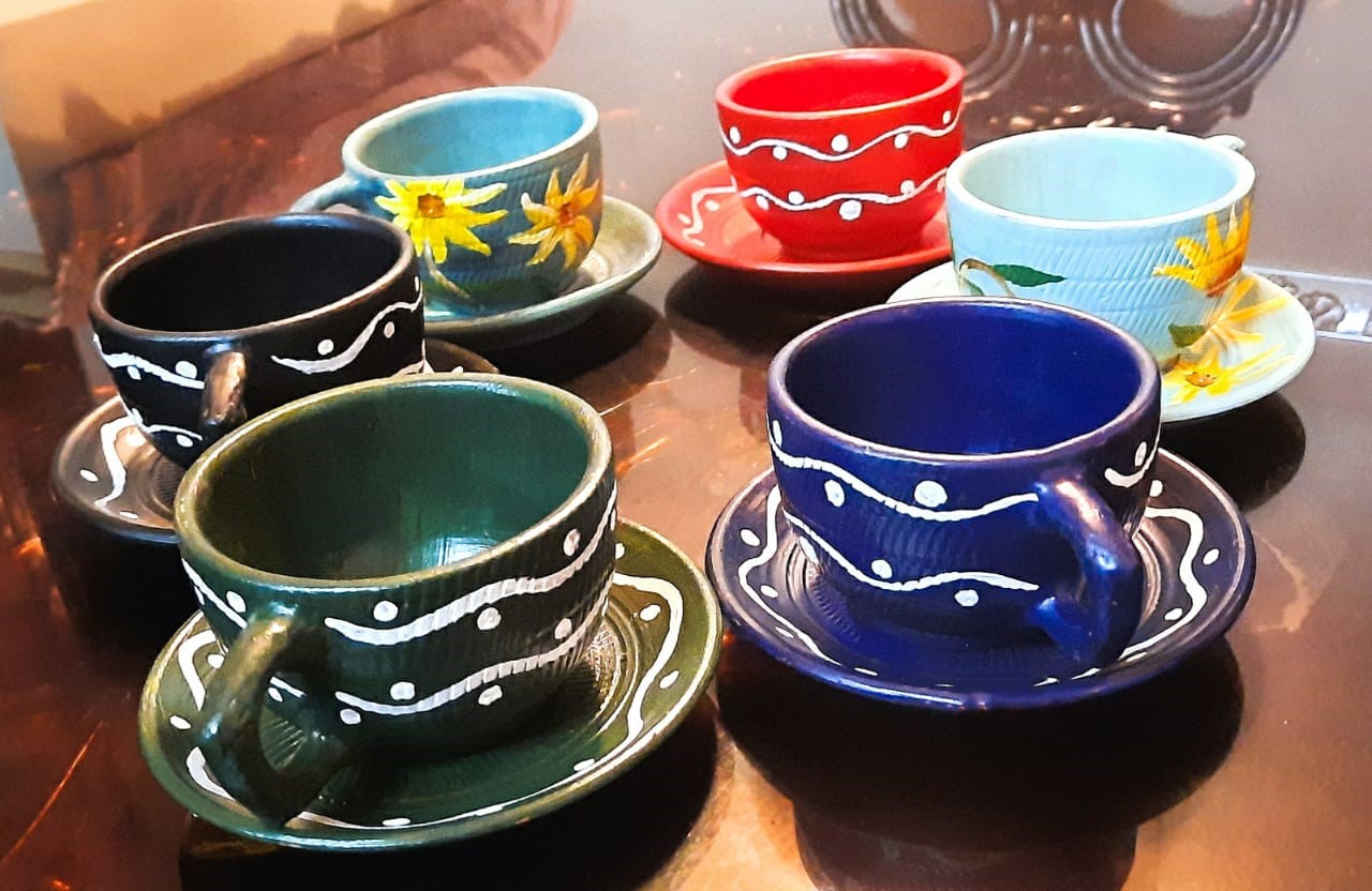WhatsApp Image 2020-12-20 at 4.13.59 AMe Hand Painted Clay Tea Cup and Saucer