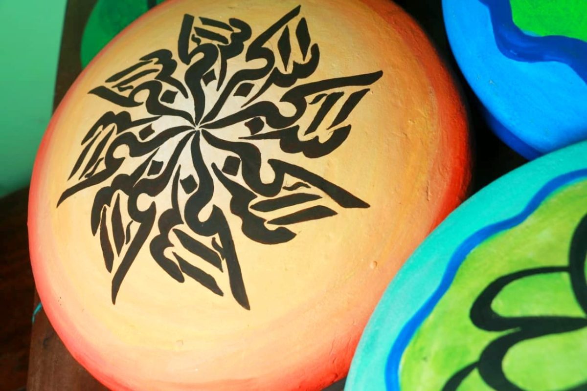 Islamic Calligraphy Pottery Painting (Allahu akbar)