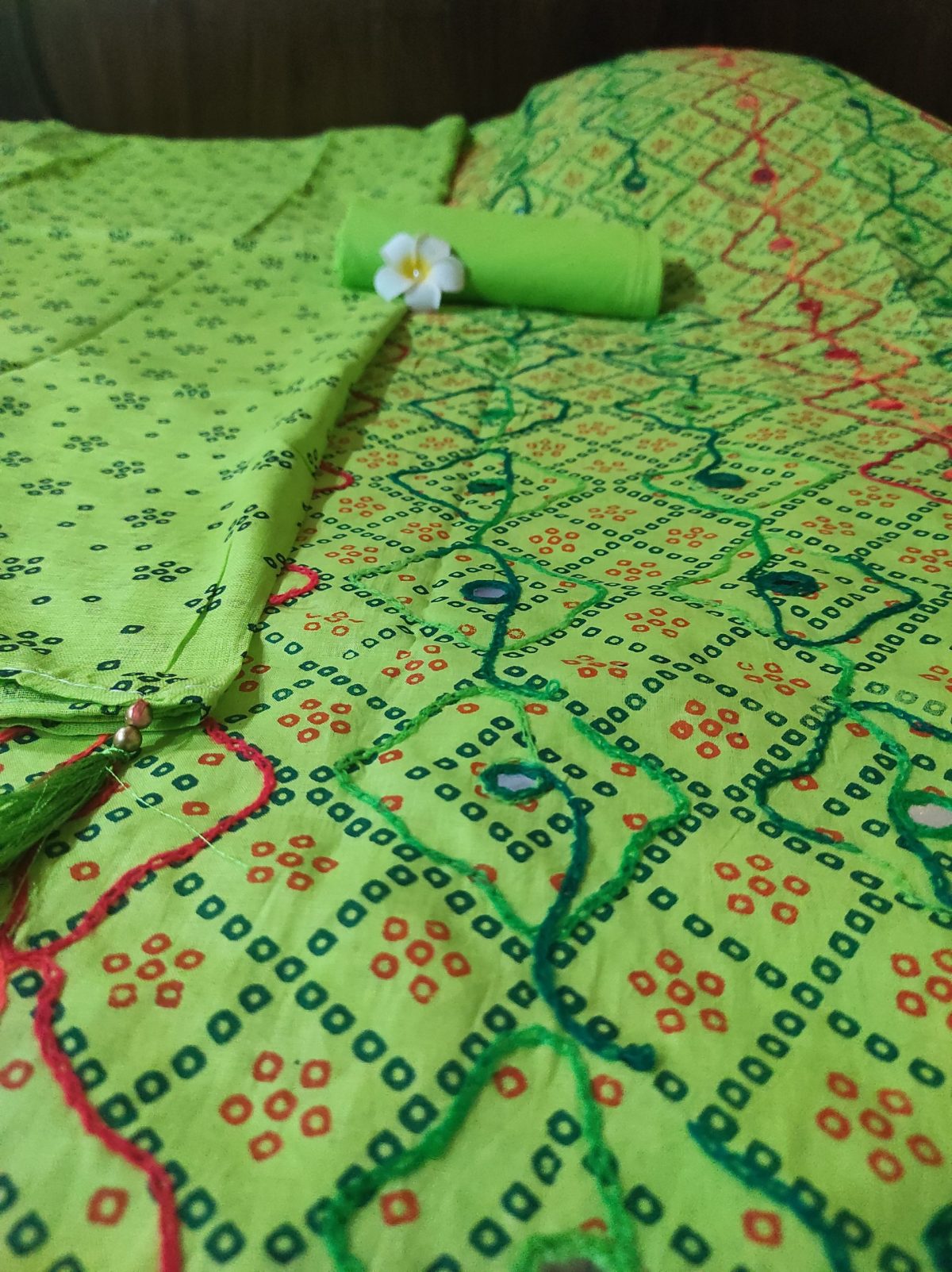Chunari Phulkari Salwar Kamiz