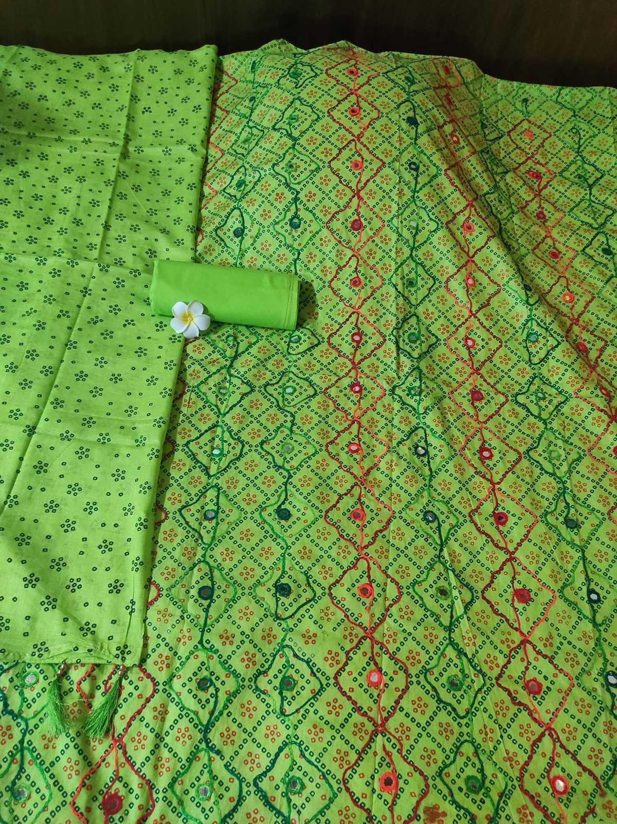 Chunari Phulkari Salwar Kamiz