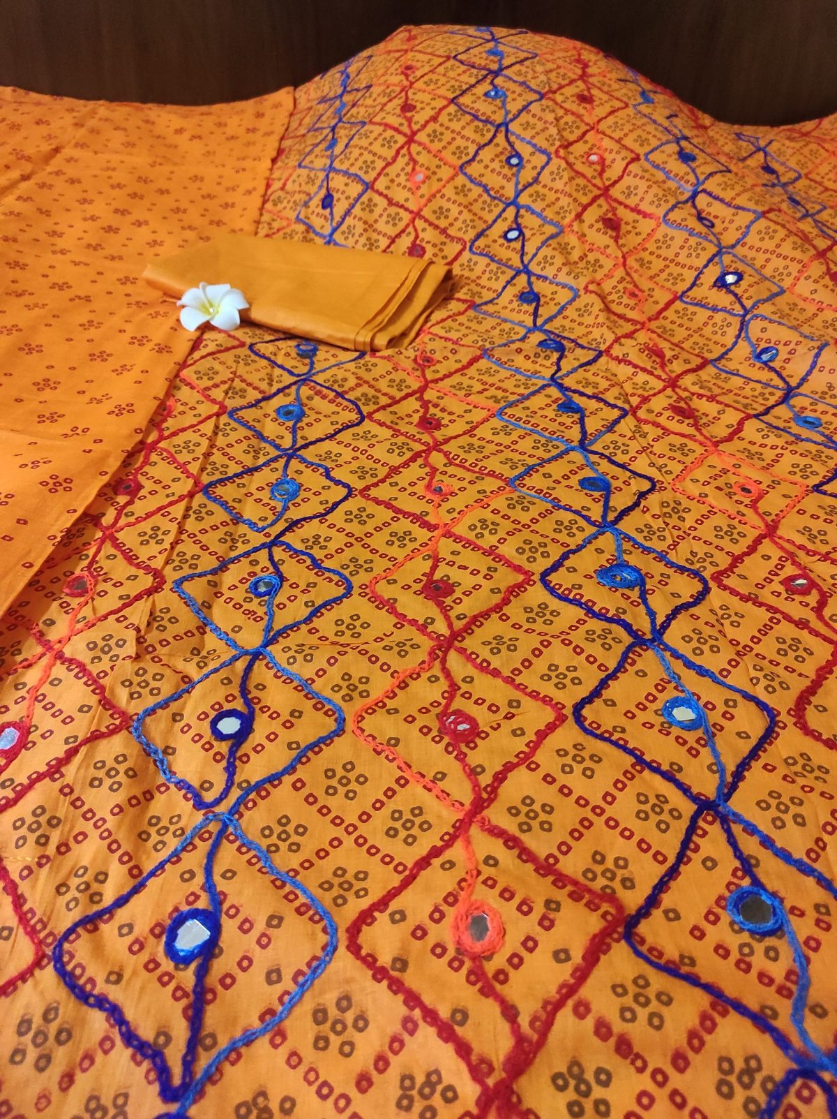 Chunari Phulkari Salwar Kamiz