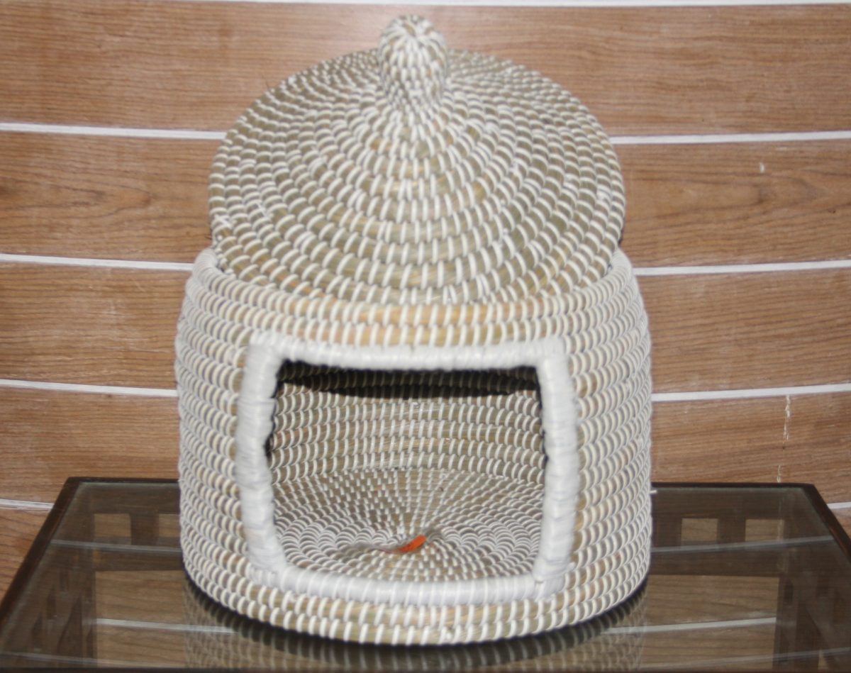 Cat House with Detachable Roof