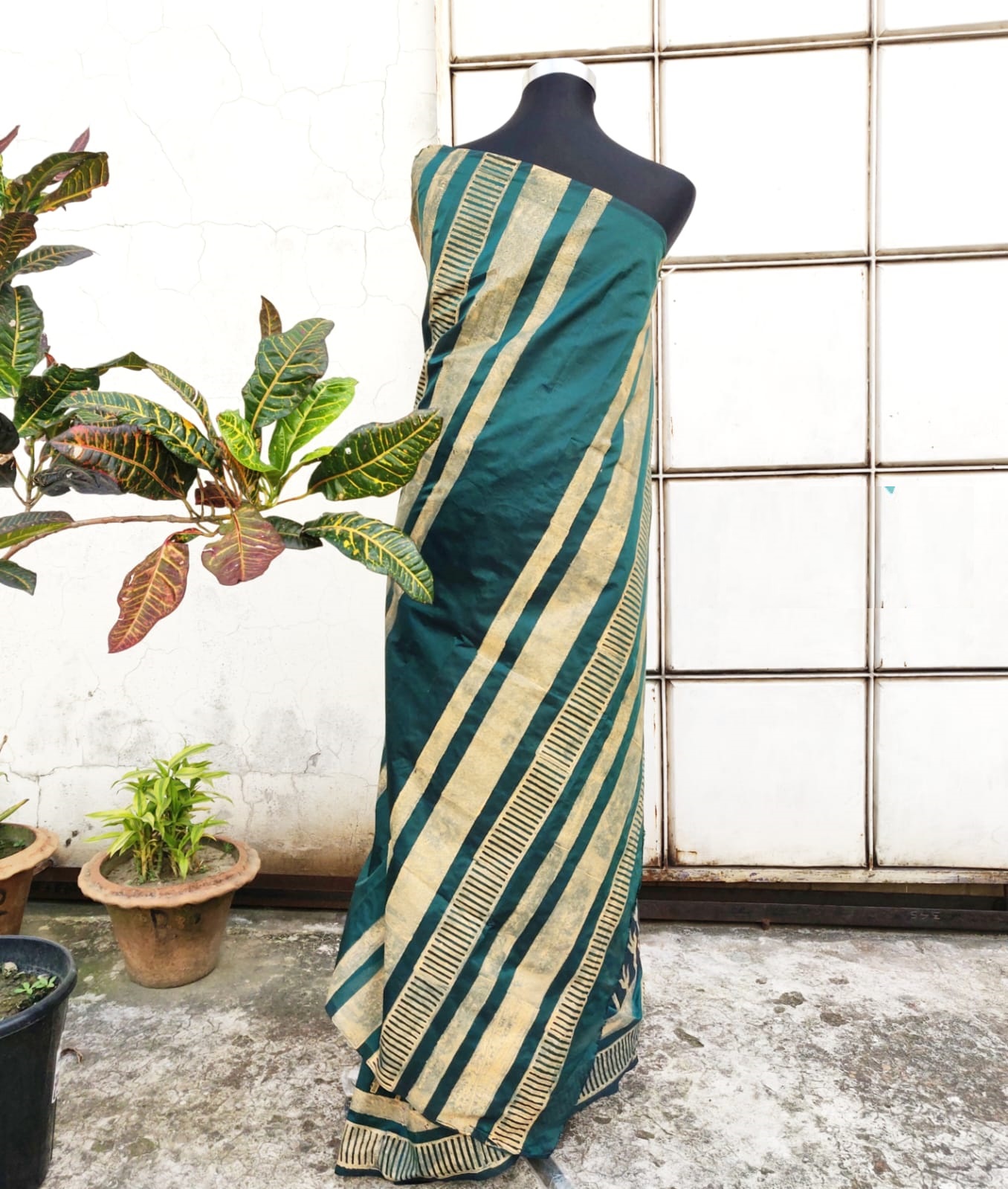 WhatsApp Image 2022-05-28 at 10.15.27 AM (1) Paper Silk Saree
