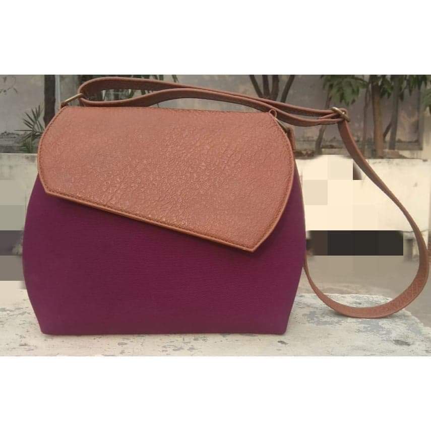 WhatsApp Image 2022-08-14 at 11.50.09 PM (1) Baggit Hand Bag