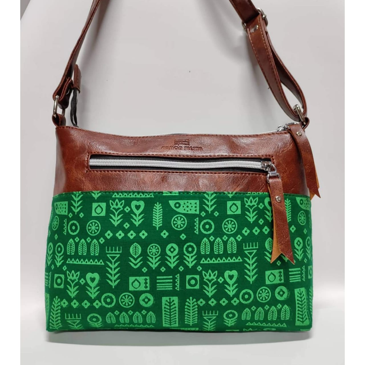 WhatsApp Image 2022-09-18 at 23.41.43 (1) Retro Hand Bag