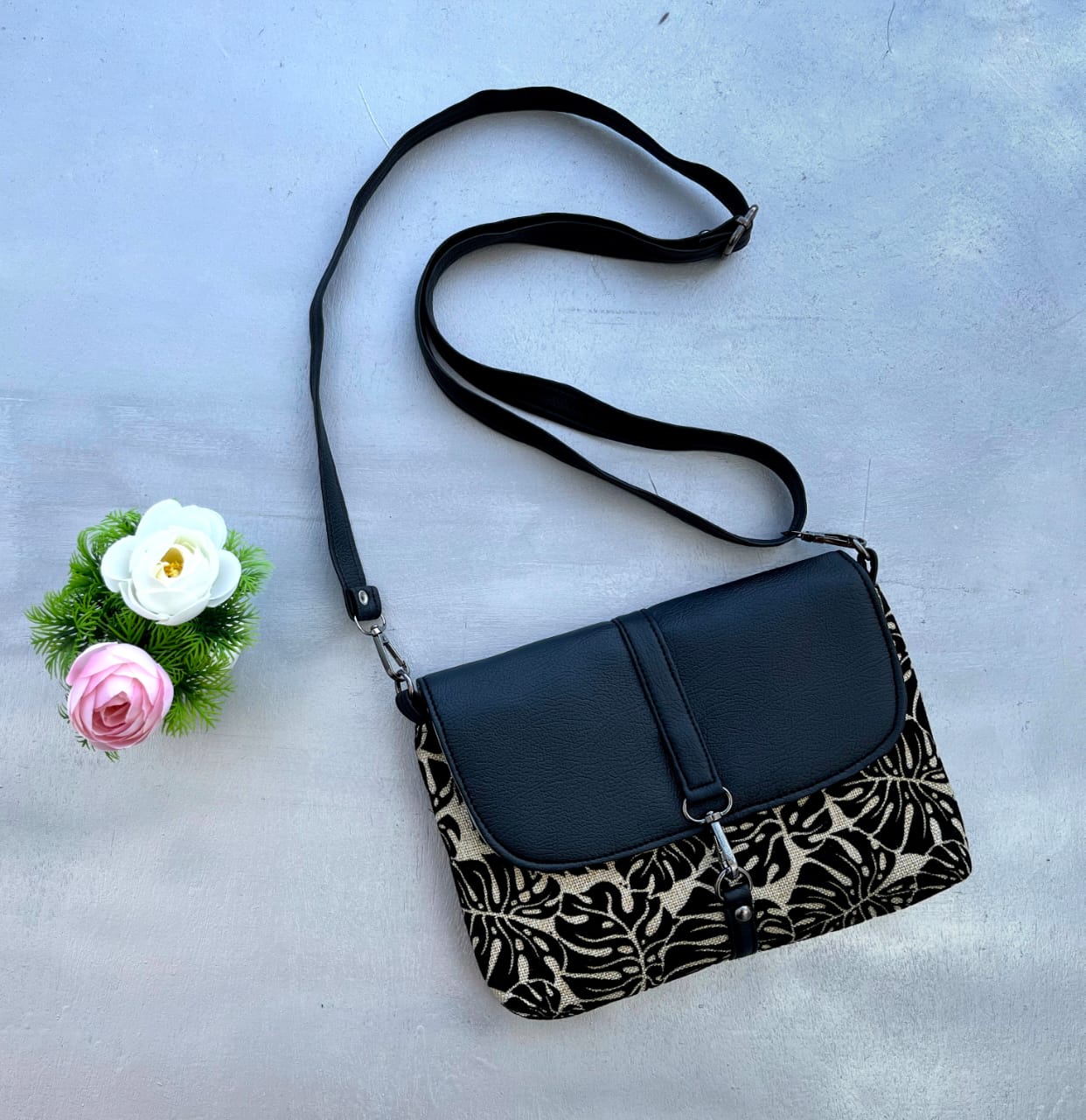 WhatsApp Image 2022-11-26 at 23.46.10 ILARIA Crossbody Ladies Bag